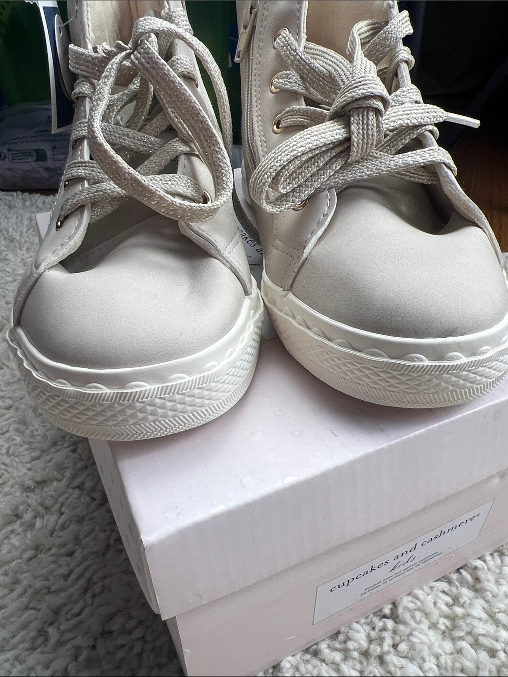 CUPCAKES AND CASHMERE KIDS HIGH TOP SNEAKERS SIZE 3 NWT - Picture 4 of 9